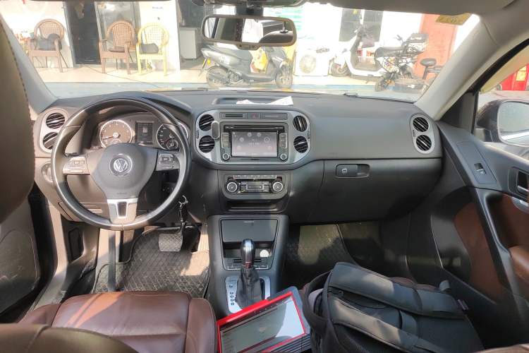 Used Volkswagen Tiguan 2015 2.0 TSI Comfort Edition Center Console