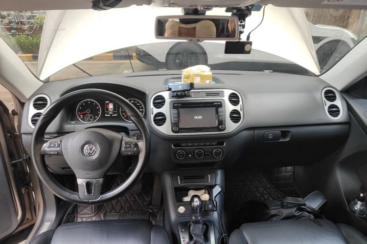Used Volkswagen Tiguan 2015 1.8TSI Automatic Two-Wheel Drive Luxury Model Center Console