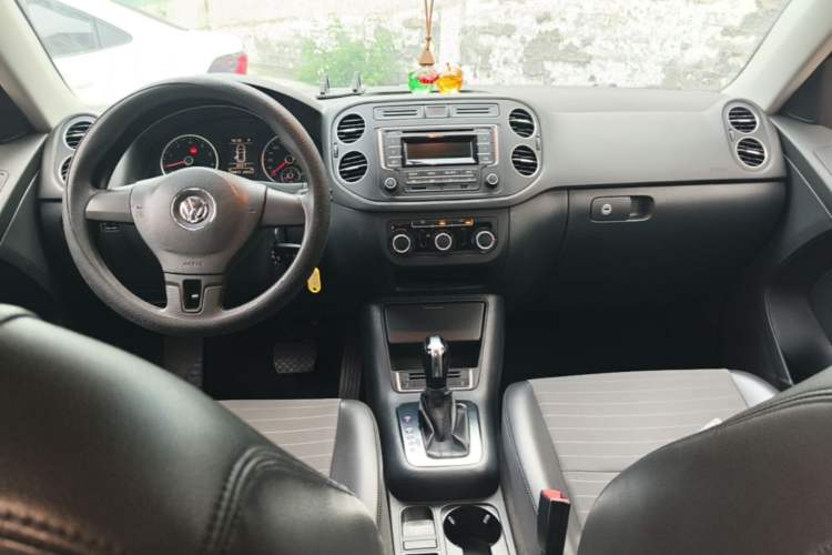 Used Volkswagen Tiguan 2015 1.8TSI Automatic Two-Wheel Drive Trend Edition Center Console
