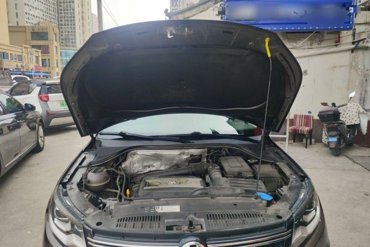 Used Volkswagen Tiguan 2015 1.8TSI Automatic Two-Wheel Drive Trend Edition Engine Bay