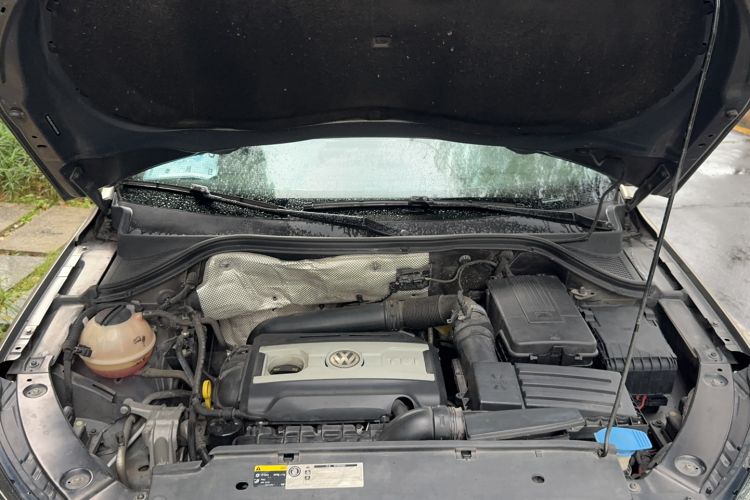 Used Volkswagen Tiguan 2015 2.0 TSI Comfort Edition Engine Bay