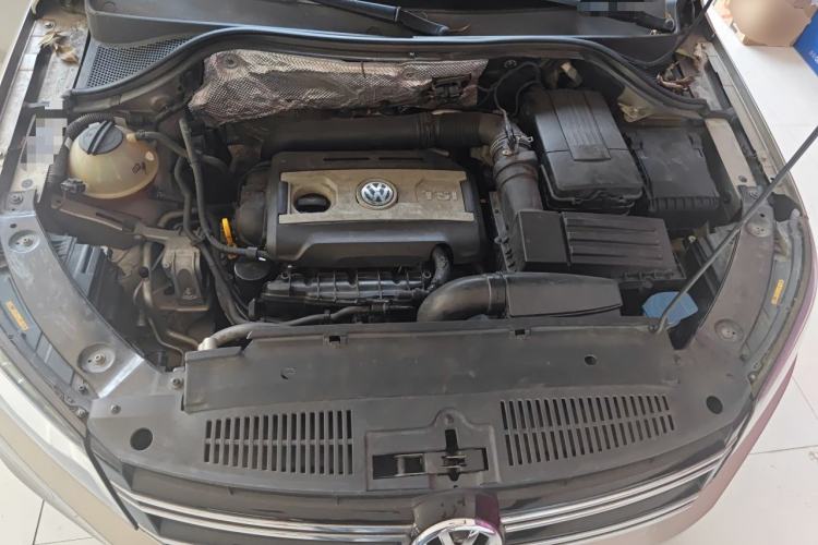 Used Volkswagen Tiguan 2015 1.8TSI Automatic Two-Wheel Drive Trend Edition Engine Bay