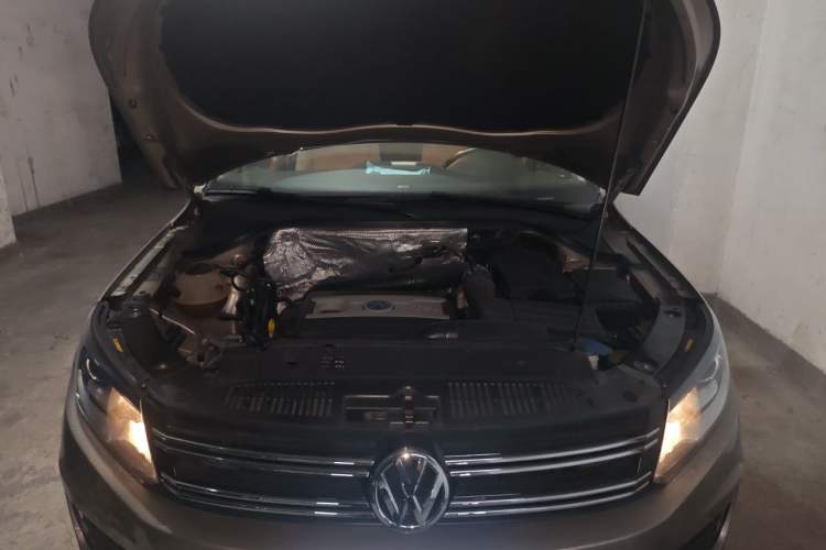 Used Volkswagen Tiguan 2015 1.8TSI Automatic All-Wheel Drive Comfort Edition Engine Bay