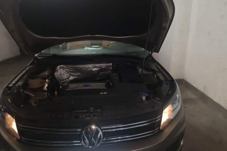 Used Volkswagen Tiguan 2015 1.8TSI Automatic All-Wheel Drive Comfort Edition Engine Bay Left