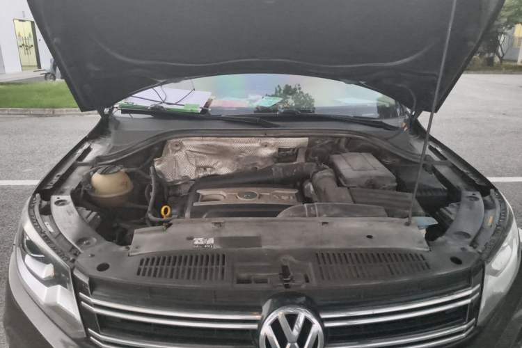 Used Volkswagen Tiguan 2015 1.8TSI Automatic Two-Wheel Drive Trend Edition Engine Bay