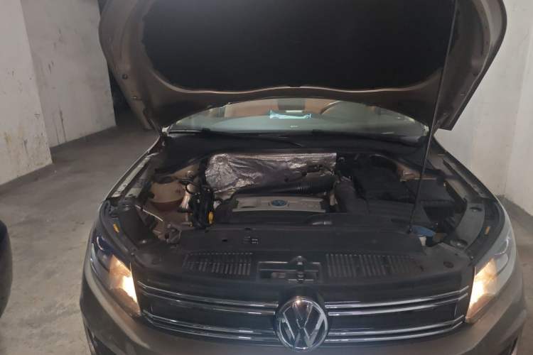 Used Volkswagen Tiguan 2015 1.8TSI Automatic All-Wheel Drive Comfort Edition Engine Bay Right