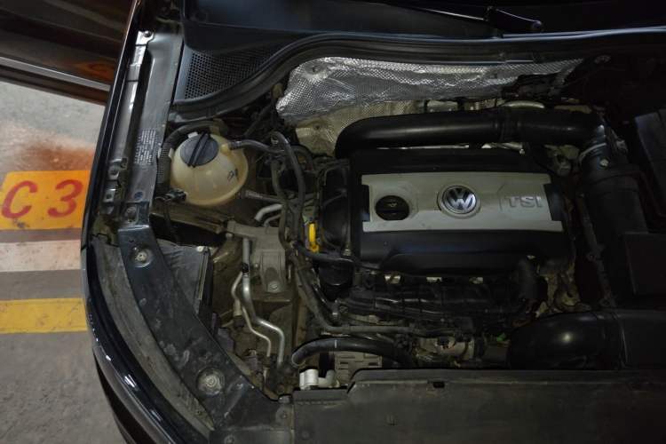 Used Volkswagen Tiguan 2015 2.0 TSI Automatic All-Wheel Drive Flagship Edition Engine Bay Right