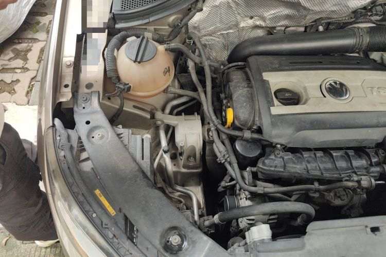 Used Volkswagen Tiguan 2015 1.8TSI Automatic Two-Wheel Drive Luxury Model Engine Bay Right
