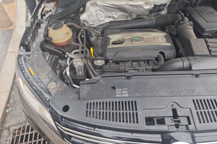 Used Volkswagen Tiguan 2015 1.8TSI Automatic Two-Wheel Drive Luxury Model Engine Bay Right