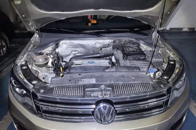 Used Volkswagen Tiguan 2015 1.8TSI Automatic Two-Wheel Drive Luxury Model Engine Bay