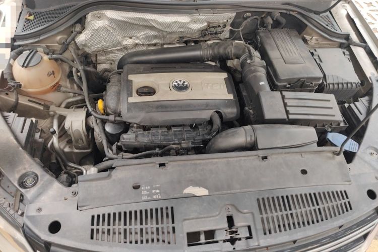 Used Volkswagen Tiguan 2015 1.8TSI Automatic Two-Wheel Drive Luxury Model Engine Bay
