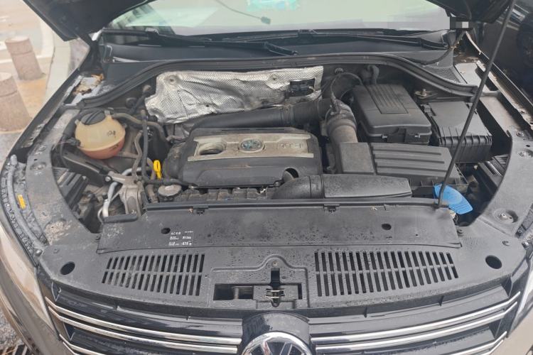 Used Volkswagen Tiguan 2015 1.8TSI Automatic Two-Wheel Drive Luxury Model Engine Bay
