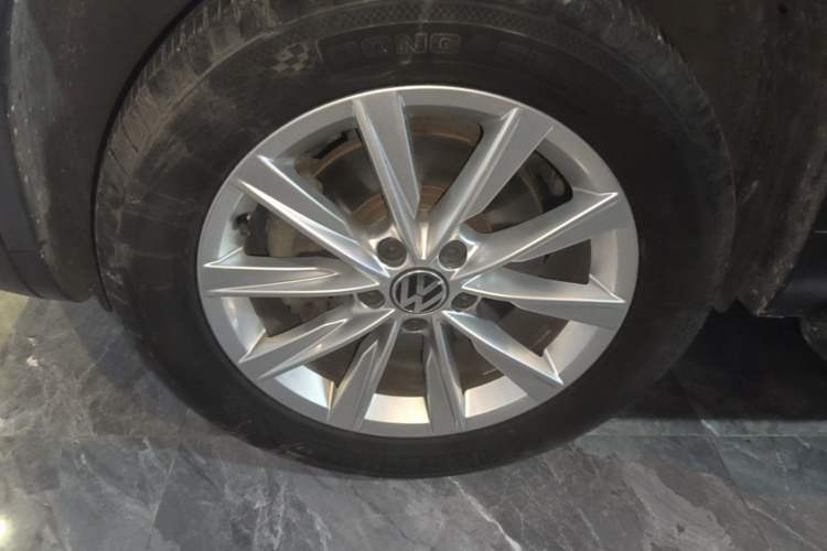 Used Volkswagen Tiguan 2015 1.8TSI Automatic Two-Wheel Drive Comfort Edition Exterior 4