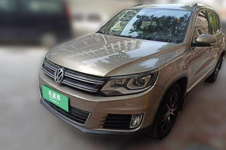 Used Volkswagen Tiguan 2015 1.8TSI Automatic All-Wheel-Drive Luxury Model Exterior 5