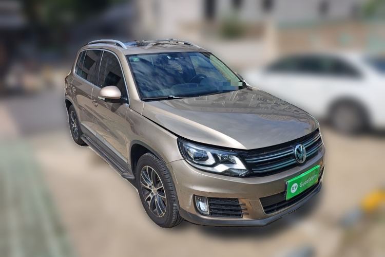 Used Volkswagen Tiguan 2015 1.8TSI Automatic All-Wheel-Drive Luxury Model Front Right 45 Deg