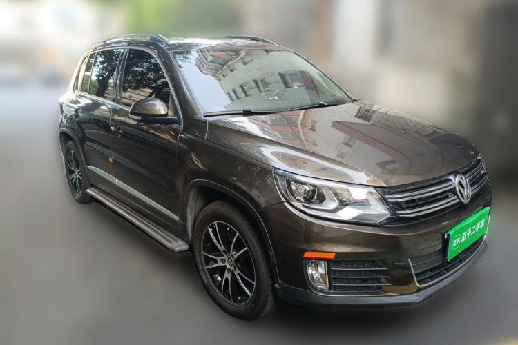Used Volkswagen Tiguan 2015 1.8TSI Automatic Two-Wheel Drive Luxury Model Front Right 45 Deg