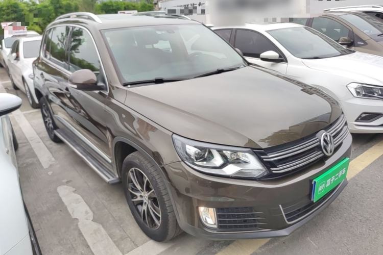Used Volkswagen Tiguan 2015 1.8TSI Automatic Two-Wheel Drive Luxury Model Front Right 45 Deg