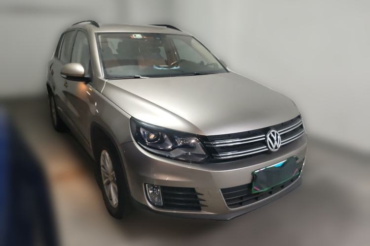 Used Volkswagen Tiguan 2015 1.8TSI Automatic All-Wheel Drive Comfort Edition Front Right 45 Deg