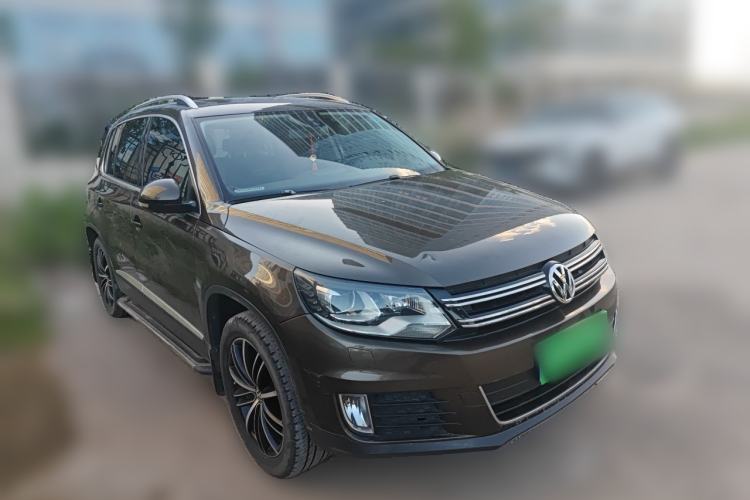 Used Volkswagen Tiguan 2015 1.8TSI Automatic All-Wheel-Drive Luxury Model Front Right 45 Deg