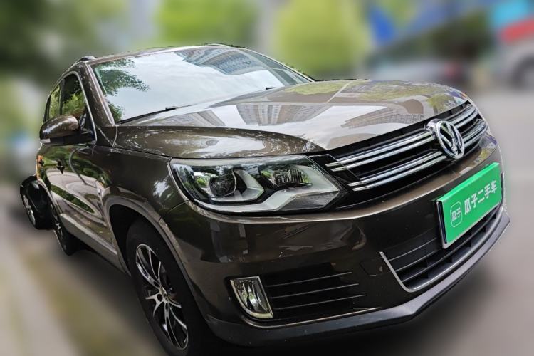 Used Volkswagen Tiguan 2015 1.8TSI Automatic All-Wheel-Drive Luxury Model Front Right 45 Deg