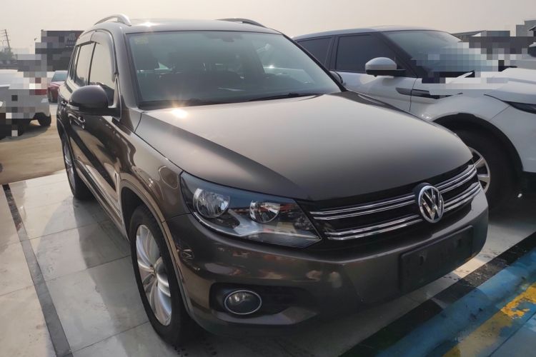 Used Volkswagen Tiguan 2015 2.0 TSI Comfort Edition Front Right 45 Deg