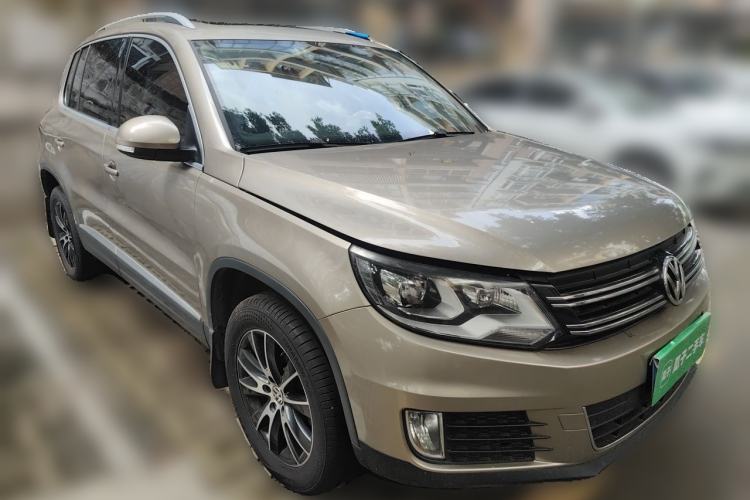Used Volkswagen Tiguan 2015 1.8TSI Automatic Two-Wheel Drive Luxury Model Front Right 45 Deg