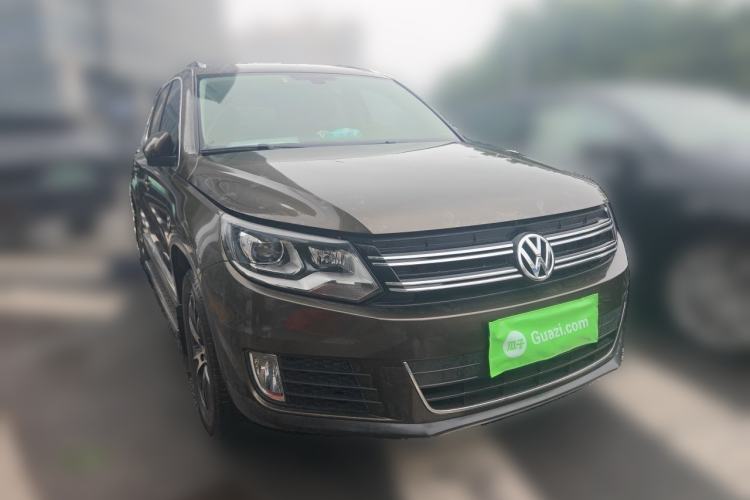 Used Volkswagen Tiguan 2015 1.8TSI Automatic Two-Wheel Drive Luxury Model Front Right 45 Deg