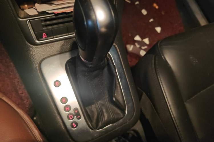 Used Volkswagen Tiguan 2015 1.8TSI Automatic Two-Wheel Drive Comfort Edition Gear Lever