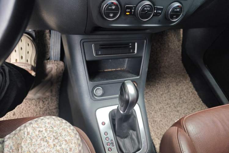 Used Volkswagen Tiguan 2015 1.8TSI Automatic Two-Wheel Drive Luxury Model Gear Lever