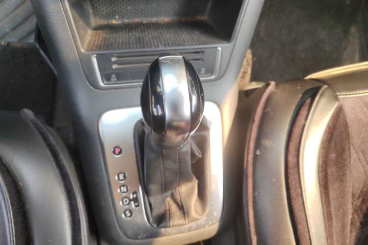 Used Volkswagen Tiguan 2015 1.8TSI Automatic Two-Wheel Drive Trend Edition Gear Lever