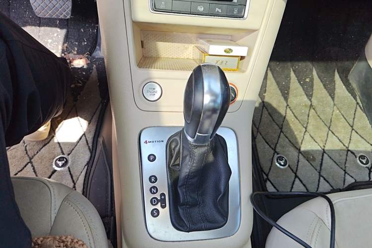 Used Volkswagen Tiguan 2015 2.0 TSI Automatic All-Wheel Drive Flagship Edition Gear Lever