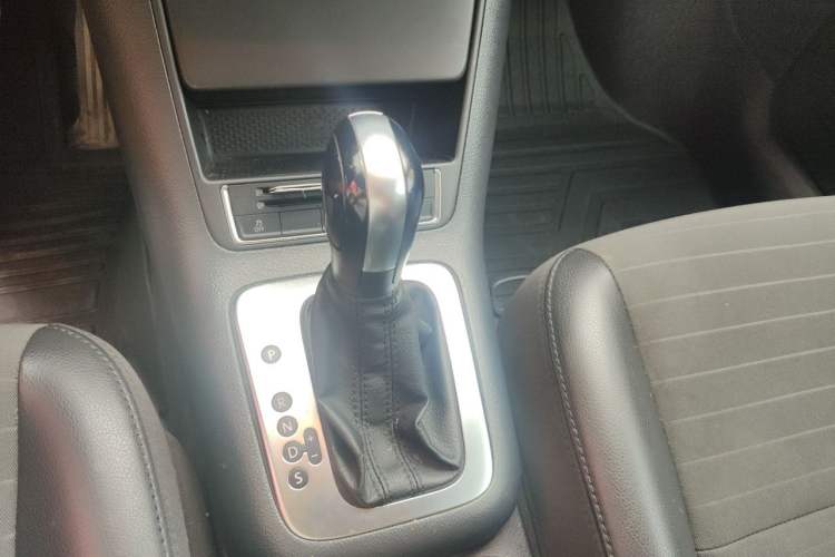 Used Volkswagen Tiguan 2015 1.8TSI Automatic Two-Wheel Drive Trend Edition Gear Lever