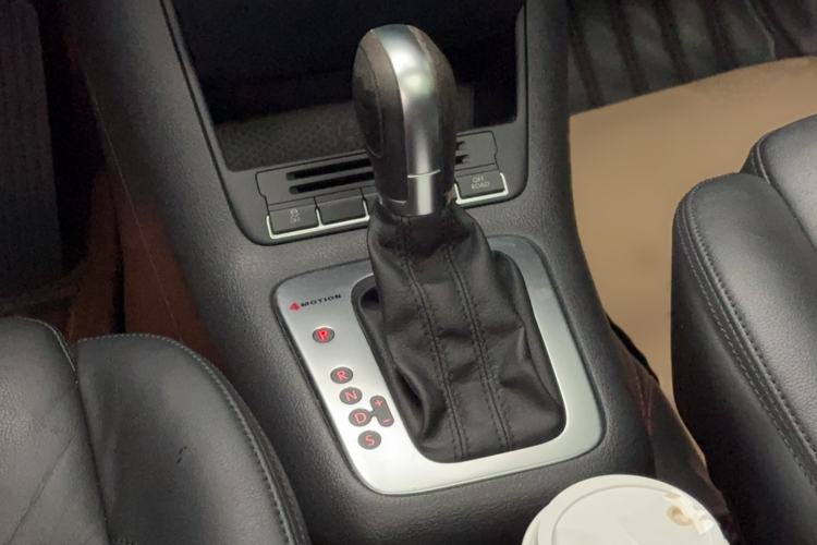 Used Volkswagen Tiguan 2015 2.0 TSI Comfort Edition Gear Lever