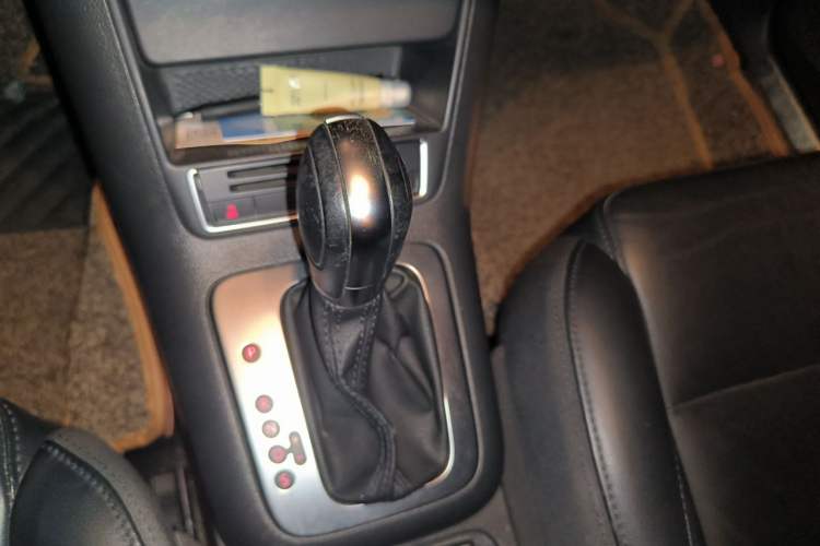 Used Volkswagen Tiguan 2015 1.8TSI Automatic Two-Wheel Drive Comfort Edition Gear Lever