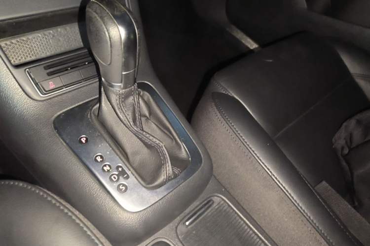 Used Volkswagen Tiguan 2015 1.8TSI Automatic Two-Wheel Drive Comfort Edition Gear Lever