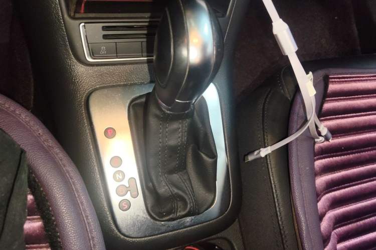 Used Volkswagen Tiguan 2015 1.8TSI Automatic Two-Wheel Drive Comfort Edition Gear Lever