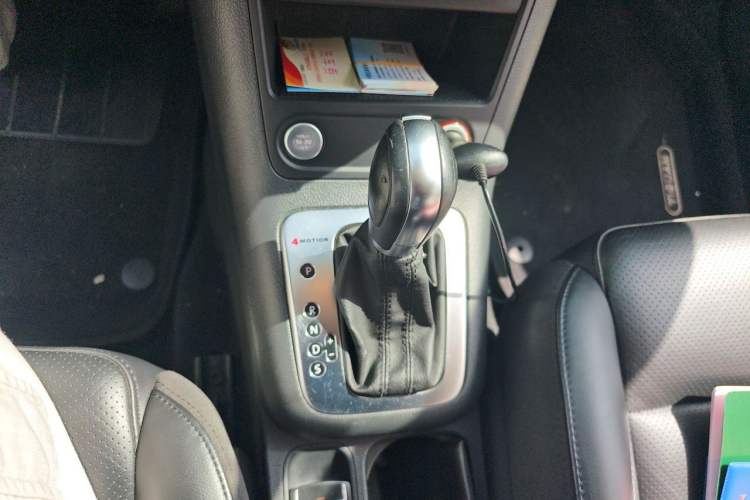 Used Volkswagen Tiguan 2015 1.8TSI Automatic All-Wheel-Drive Luxury Model Gear Lever