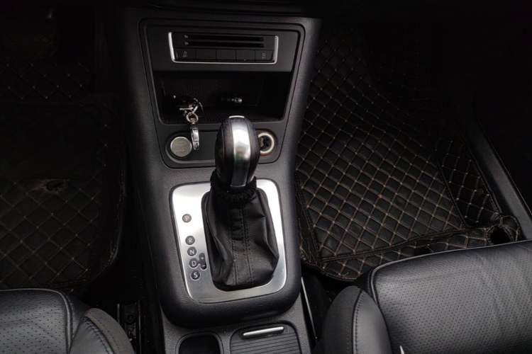 Used Volkswagen Tiguan 2015 1.8TSI Automatic Two-Wheel Drive Luxury Model Gear Lever