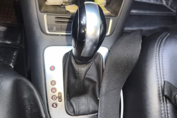 Used Volkswagen Tiguan 2015 1.8TSI Automatic Two-Wheel Drive Trend Edition Gear Lever