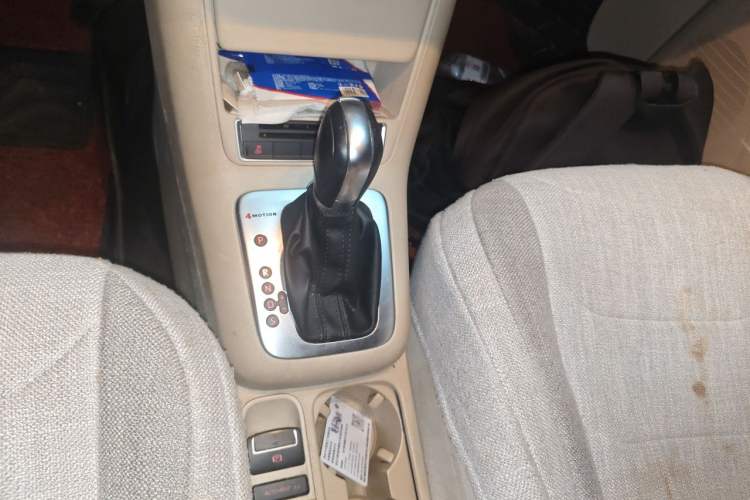 Used Volkswagen Tiguan 2015 1.8TSI Automatic All-Wheel Drive Comfort Edition Gear Lever