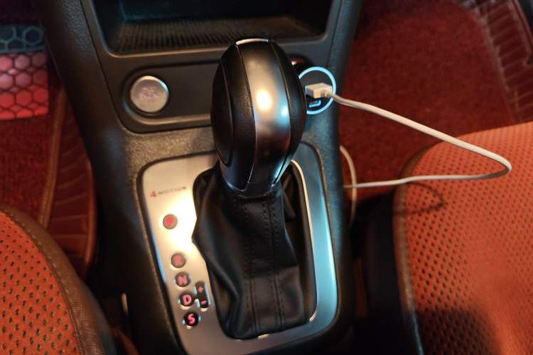 Used Volkswagen Tiguan 2015 2.0 TSI Automatic All-Wheel Drive Flagship Edition Gear Lever