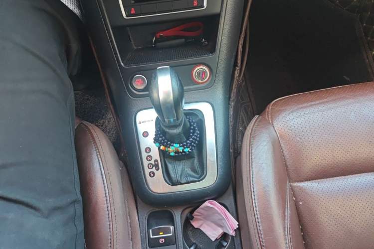 Used Volkswagen Tiguan 2015 1.8TSI Automatic All-Wheel-Drive Luxury Model Gear Lever