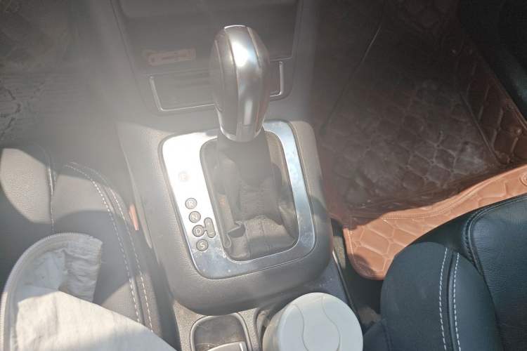 Used Volkswagen Tiguan 2015 1.8TSI Automatic Two-Wheel Drive Comfort Edition Gear Lever
