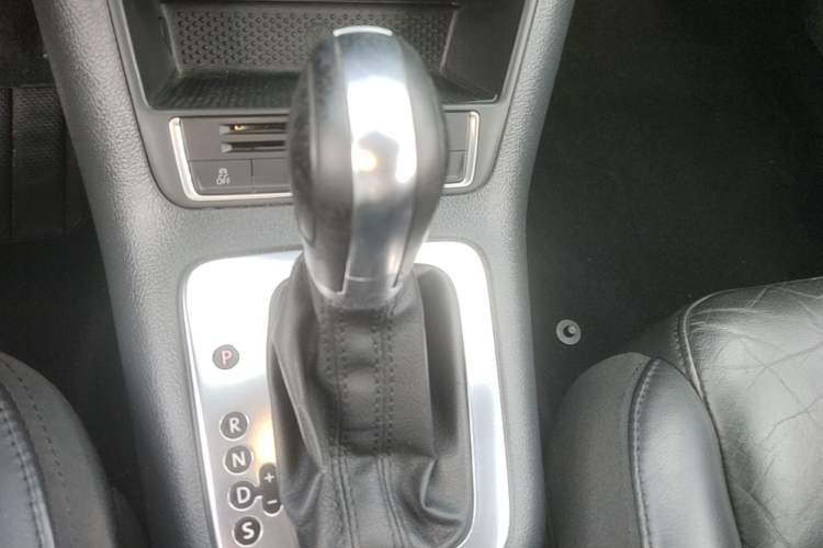 Used Volkswagen Tiguan 2015 1.8TSI Automatic Two-Wheel Drive Comfort Edition Gear Lever