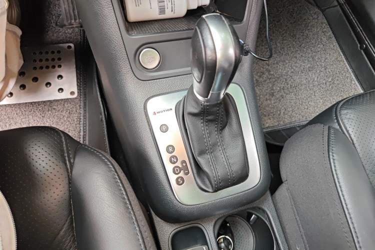 Used Volkswagen Tiguan 2015 1.8TSI Automatic All-Wheel-Drive Luxury Model Gear Lever