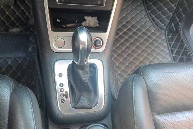 Used Volkswagen Tiguan 2015 1.8TSI Automatic Two-Wheel Drive Luxury Model Gear Lever