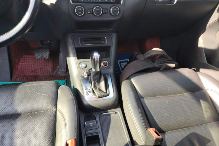 Used Volkswagen Tiguan 2015 1.8TSI Automatic All-Wheel-Drive Luxury Model Gear Lever