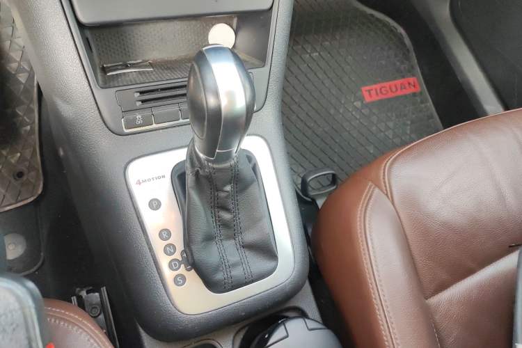 Used Volkswagen Tiguan 2015 2.0 TSI Comfort Edition Gear Lever
