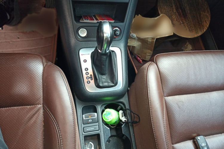 Used Volkswagen Tiguan 2015 1.8TSI Automatic All-Wheel-Drive Luxury Model Gear Lever