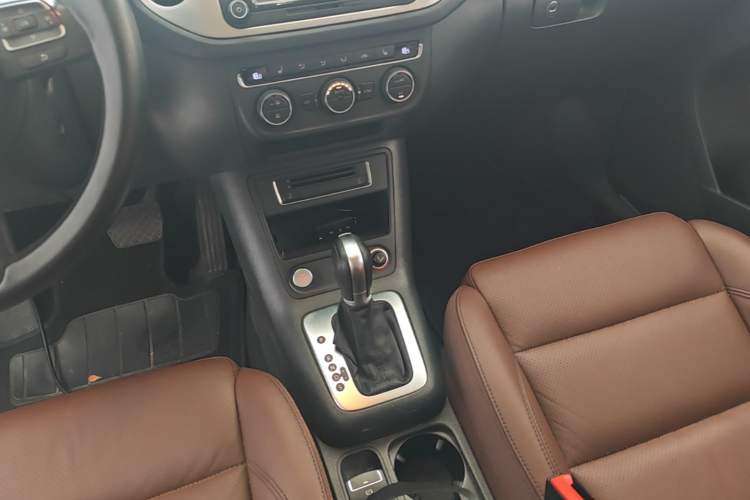 Used Volkswagen Tiguan 2015 1.8TSI Automatic Two-Wheel Drive Luxury Model Gear Lever
